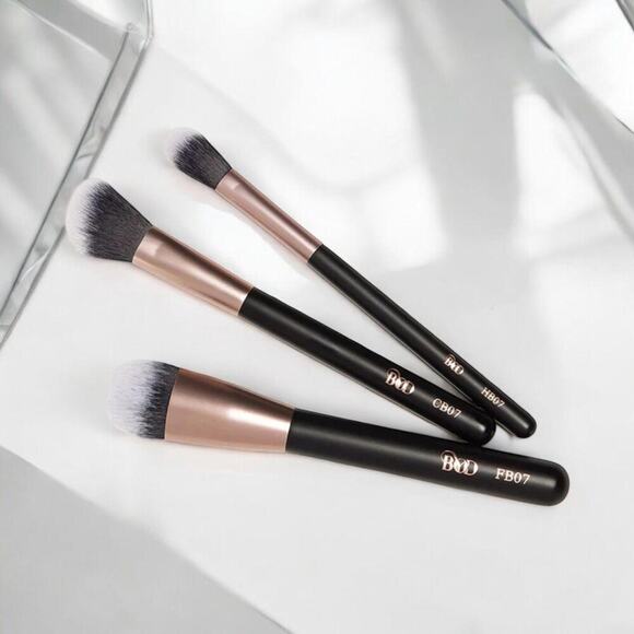 BYOD 3-PIECE FACE‎ BRUSH SET: FOUNDATION, CONTOUR, AND HIGHLIGHTER BRUSH Set NEW - Picture 1 of 4